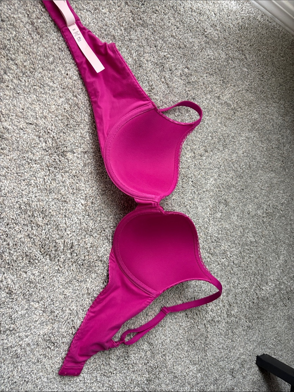 Victoria's Secret body by Victoria and very sexy bras - Picture 8 of 12